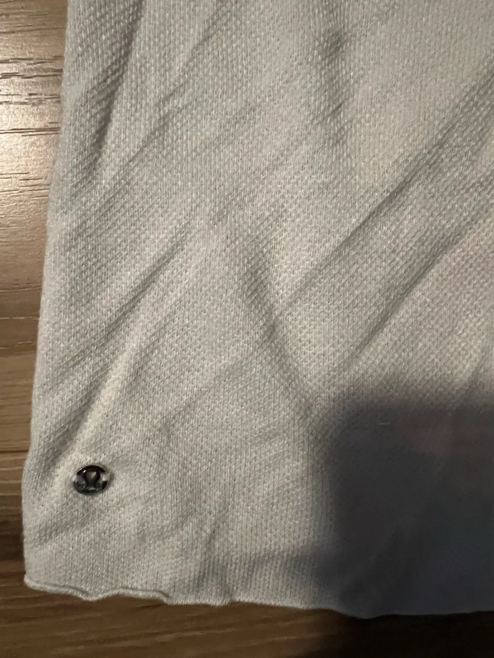 Lululemon Women’s White Flowy Tie Back V-Neck Tank Top - Picture 5 of 5